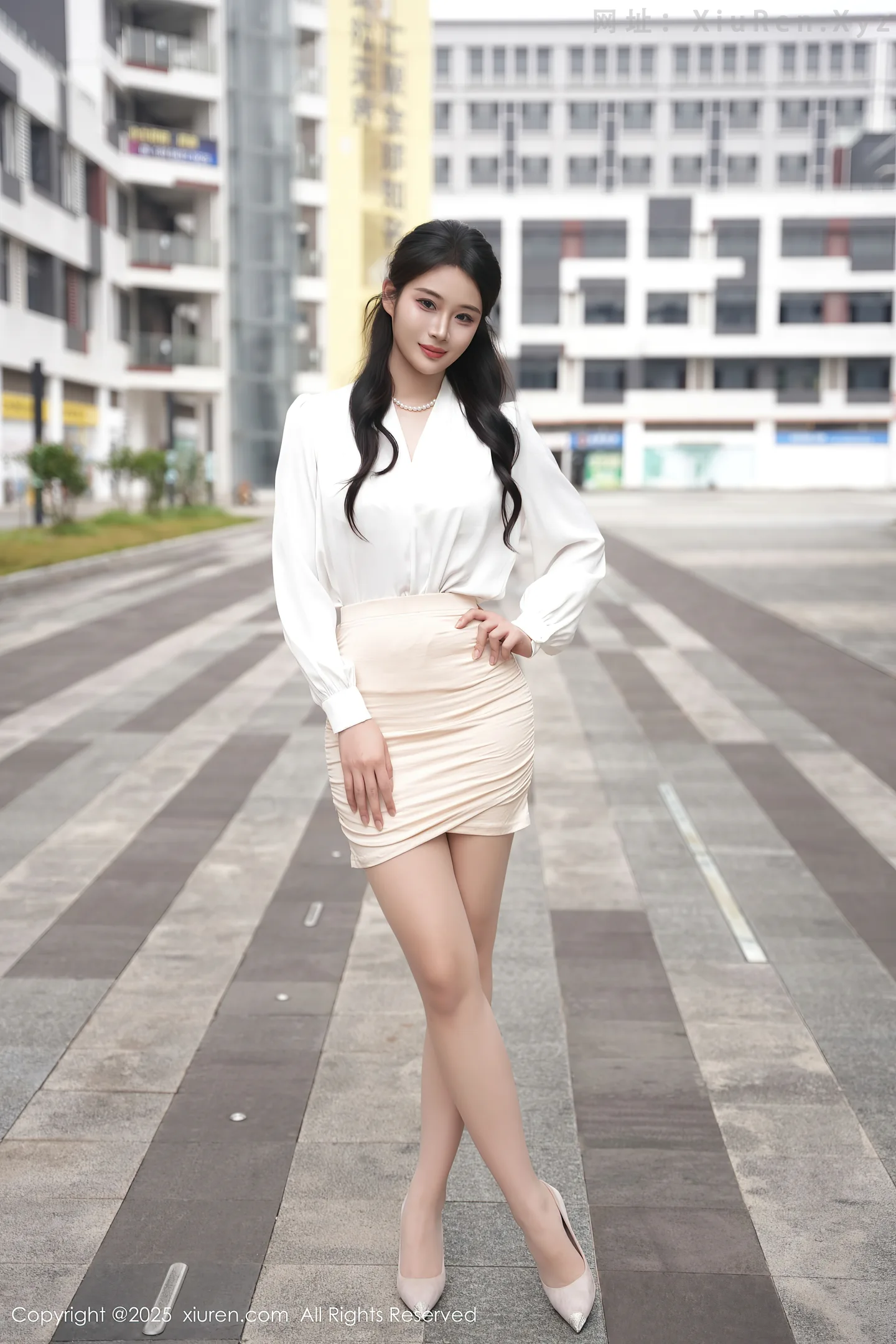 图片[2]-[XiuRen秀人网] VOL.10735 模特南乔性感白衬衫配白短裙露超薄肉丝秀白皙皮肤完美诱惑写真66P-秀人网官方网站